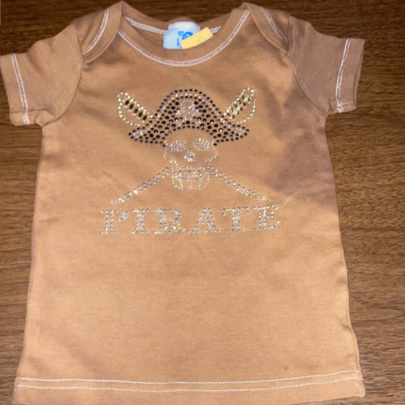 Cute little pirate shirt for 24 month olds. - Picture 1 of 6